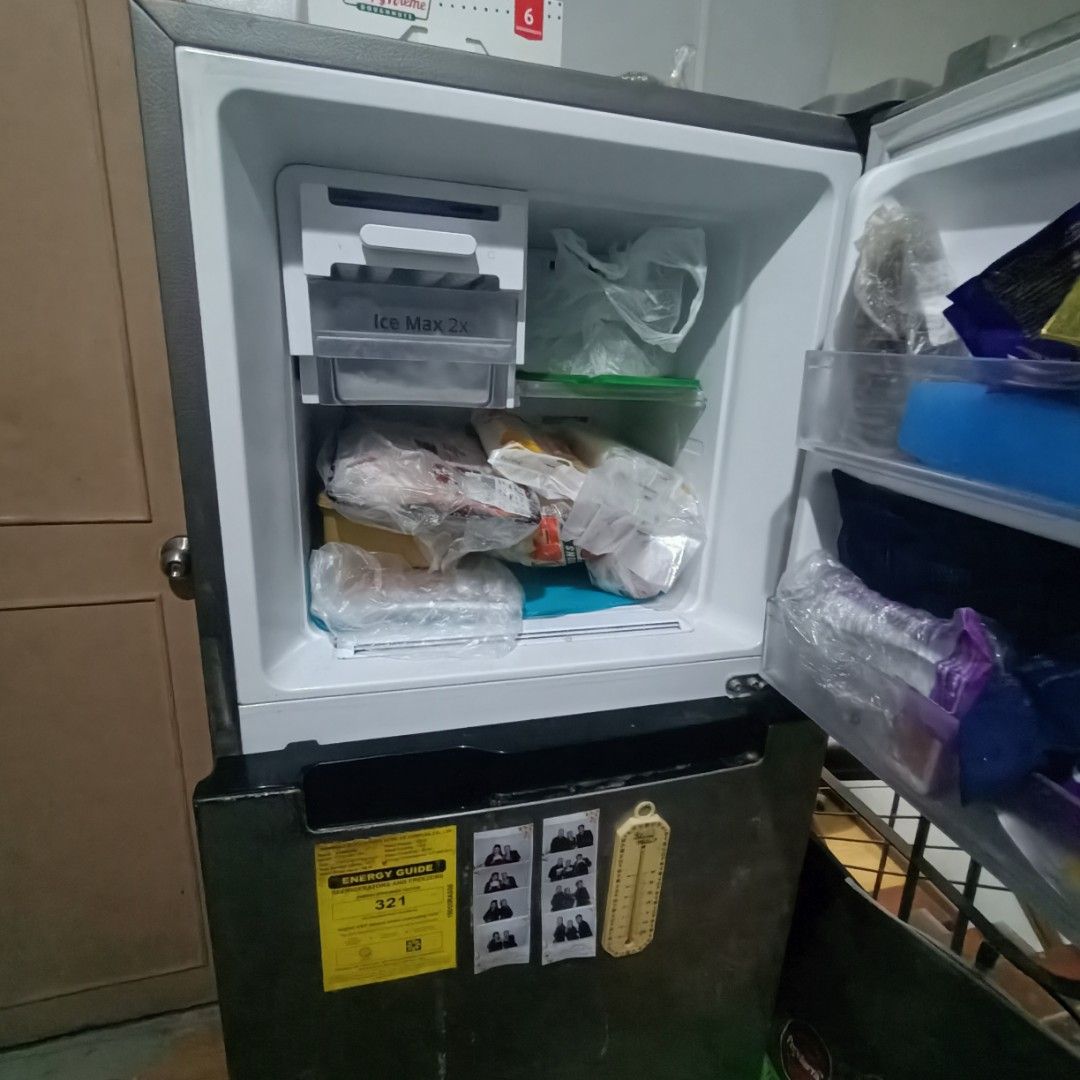 Samsung Refrigerator Inverter (Category: Refrigerators and Freezers) located in Makati City. Submitted by crstnemrise (Listing ID 1461462988, Image 2). Description: Brand: SamsungModel: RT20FARVDSAType: Frost Free RefrigeratorTotal Storage Volume: 203 liters (approx. 7.4 cu. ft.) Rated Power Input: 100 WEnergy Consumption: 0.77 kWh/24h Samsung-7.4-cu.ft.-2-Door-No-Frost-Inverter-Refrigerator-(RT20FARVDSA).