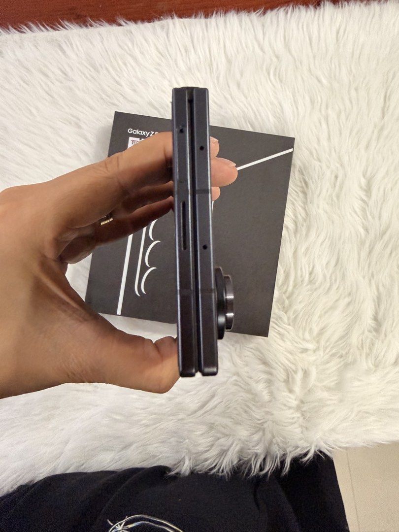 Samsung zfold 7 256gb (Category: Samsung) located in Manila. Submitted by strawberrylilo (Listing ID 1461561456, Image 3). Description: 📱 FOR SALE — Samsung Galaxy Z Fold7 256GB ✨ Like Brand New | Rarely Used | Spare Phone Only Selling my Samsung Galaxy Z Fold7 256GB — around 1 year old but very rarely used since it was only kept as a spare phone. ✔️ Excellent condition ✔️ No issues / fully functional ✔️ Rarely used ✔️ Well taken care of ✔️ Clea