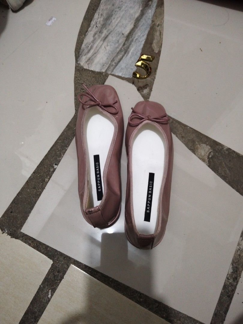 Sappun Basic (Category: Flats & Sandals) located in El Salvador. Submitted by francheskaukayukay (Listing ID 1461376837, Image 1). Description: .
