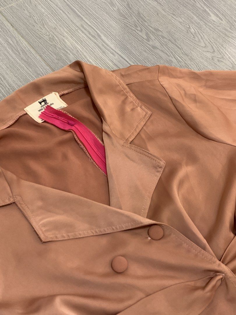 Satin Double-Breasted Trench Coat with Belt (Category: Coats, Jackets and Outerwear) located in La Trinidad. Submitted by gemyi (Listing ID 1461518633, Image 2). Description: - Lightweight satin trench coat - Soft, muted rose gold color - Double-breasted with button closure - Includes matching belt to cinch the waist - Three-quarter sleeves - Ideal for layering over any outfit for a chic look.
