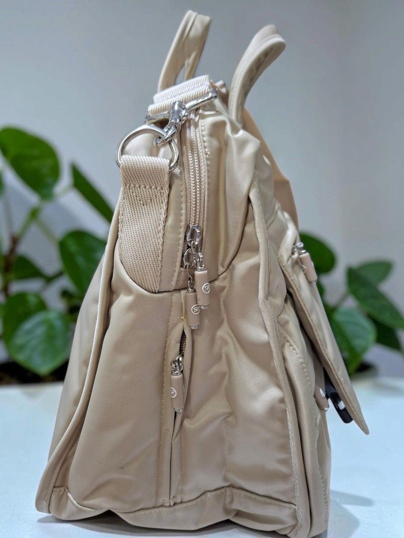 SAVOY NYLON DOCUMENT LAPTOP BAG (Category: Cross-body Bags) located in Las Pinas. Submitted by annachiaonair2037 (Listing ID 1461460263, Image 3). Description: SAVOY NYLON LAPTOP DOCUMENT BAG FROM JAPAN THICK NYLON ADJUSTABLE DETACHABLE STRAP VERY SPACIOUS MULTIPLE COMPARTMENTS H 13" L 15.5" W 7" Disclaimer: I am not affiliated with, associated with, or authorized by any of the brands featured posted. Any mention of brand names, trademarks, or lo