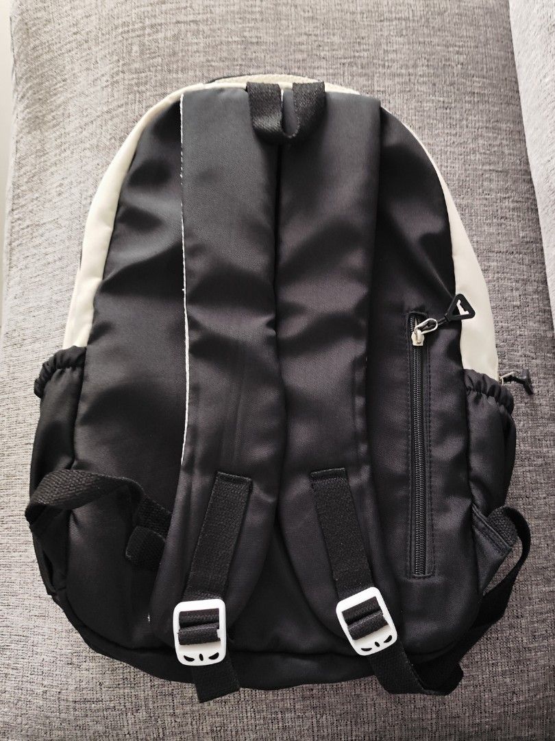School Backpack (Category: Backpacks) located in Singapore. Submitted by sell4goodd (Listing ID 1461440439, Image 2). Description: Perfect for school Many compartments for convenience .