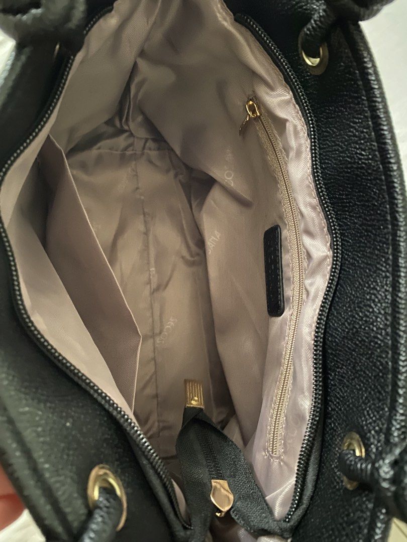 Secosana black tote bag (Category: Shoulder Bags) located in Cavite. Submitted by .oreooo (Listing ID 1461401365, Image 3). Description: Good as new Decluttering 📍Dasmariñas, Cavite Lalamove or Flash Express ONLY. .