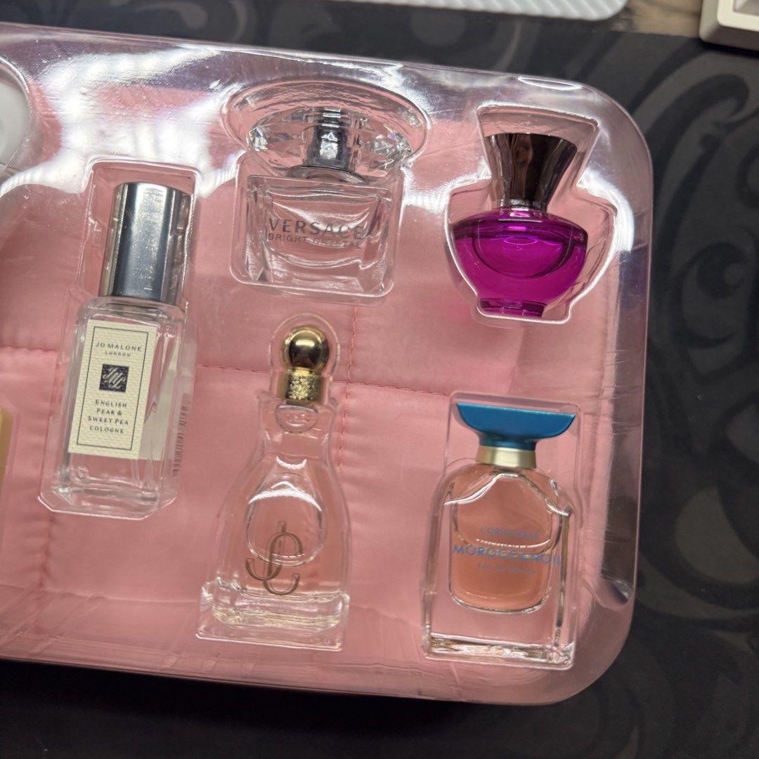 Sephora Favorites Deluxe Perfume Sampler Kit (Category: Fragrance & Deodorants) located in Manila. Submitted by ainanicole82544 (Listing ID 1461546204, Image 3). Description: - Sephora Favorites Deluxe Perfume Sampler Kit - Includes 6 mini perfumes - Perfect for discovering new fragrances - Net contents: 47ml / 1.53 fl oz.