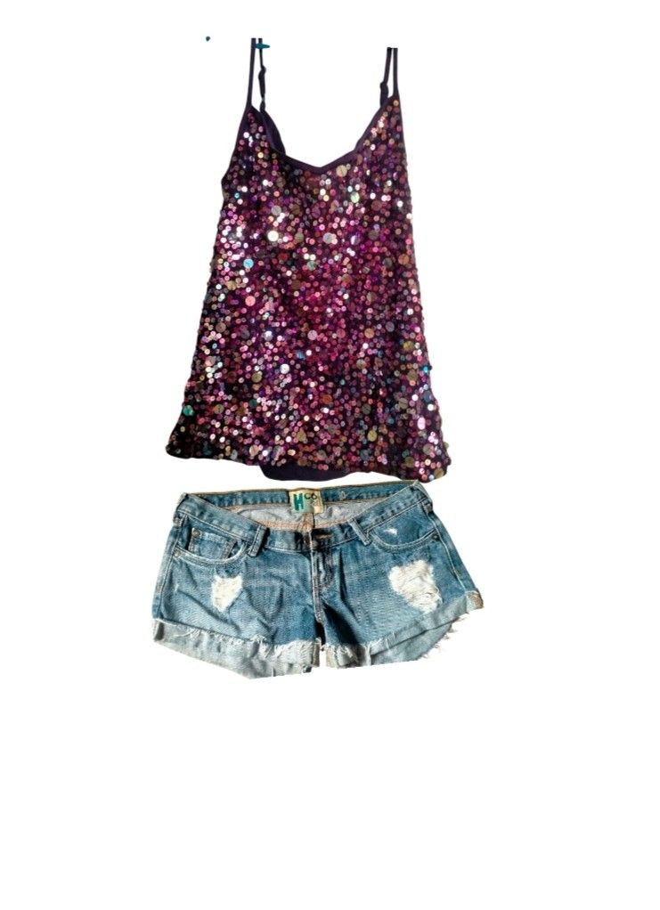 sequins and Hollister short set (Category: Sets or Coordinates) located in Maco. Submitted by nothingabove300shop (Listing ID 1461417105, Image 2). Description: small top and short no flaws.