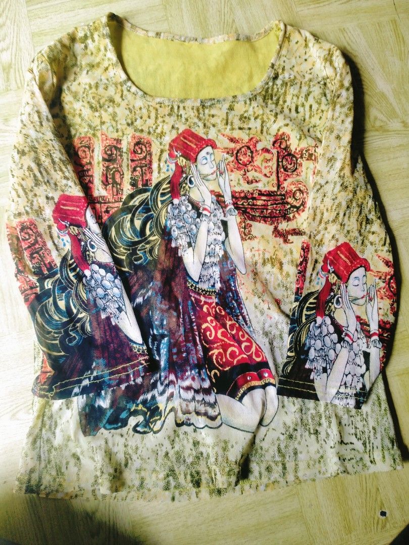 sheer graphic top (Category: Blouses) located in Maco. Submitted by nothingabove300shop (Listing ID 1461380823, Image 3). Description: Stretchy size-Small to M cut brand.