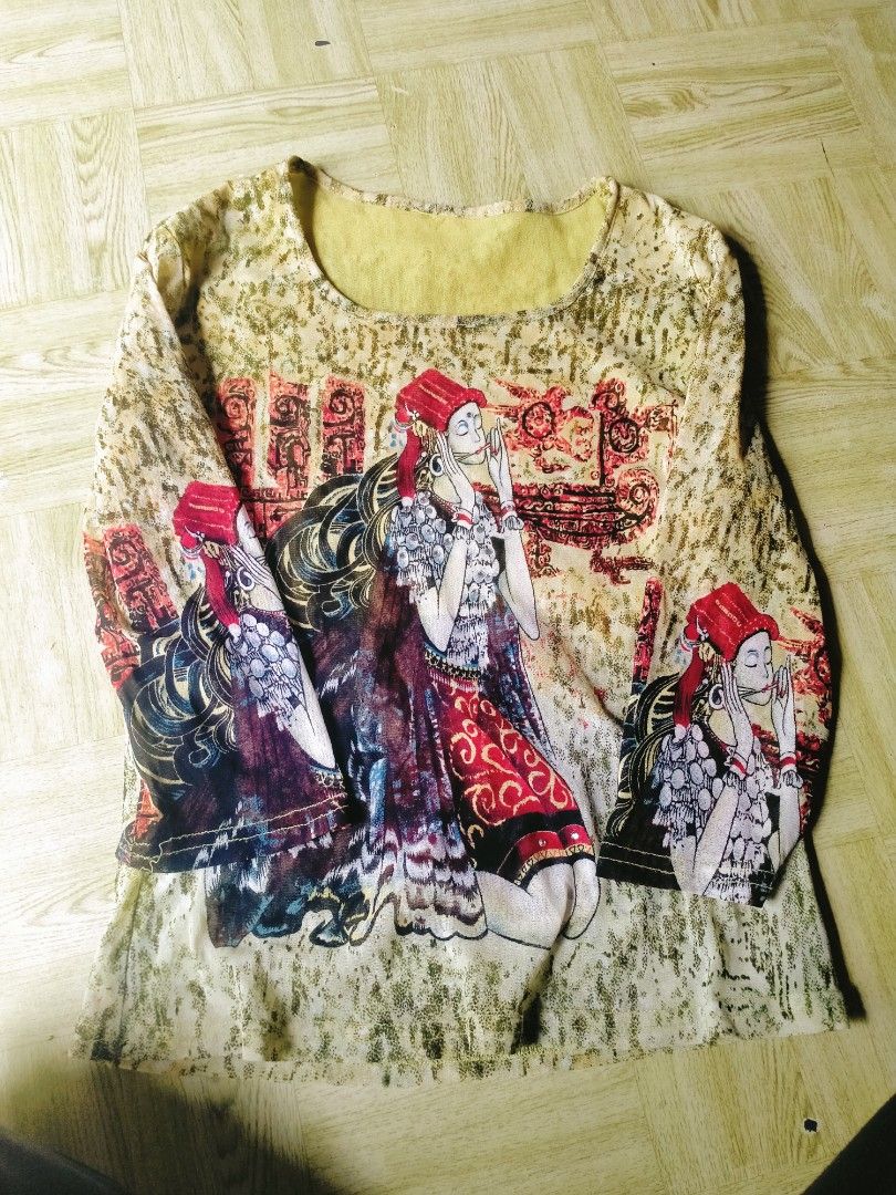sheer graphic top (Category: Blouses) located in Maco. Submitted by nothingabove300shop (Listing ID 1461380823, Image 1). Description: Stretchy size-Small to M cut brand.