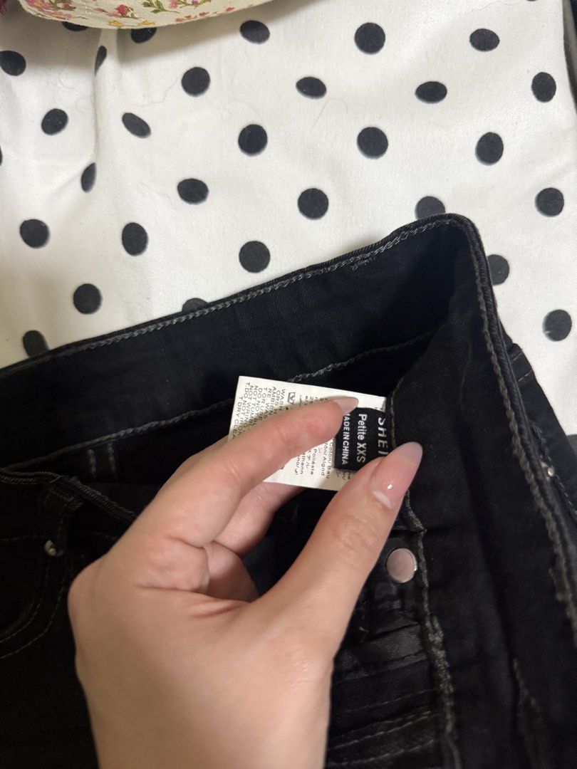 Shein petite black mini skirt 24 (Category: Skirts) located in Quezon City. Submitted by buhbyestuff (Listing ID 1461383928, Image 2). Description: .