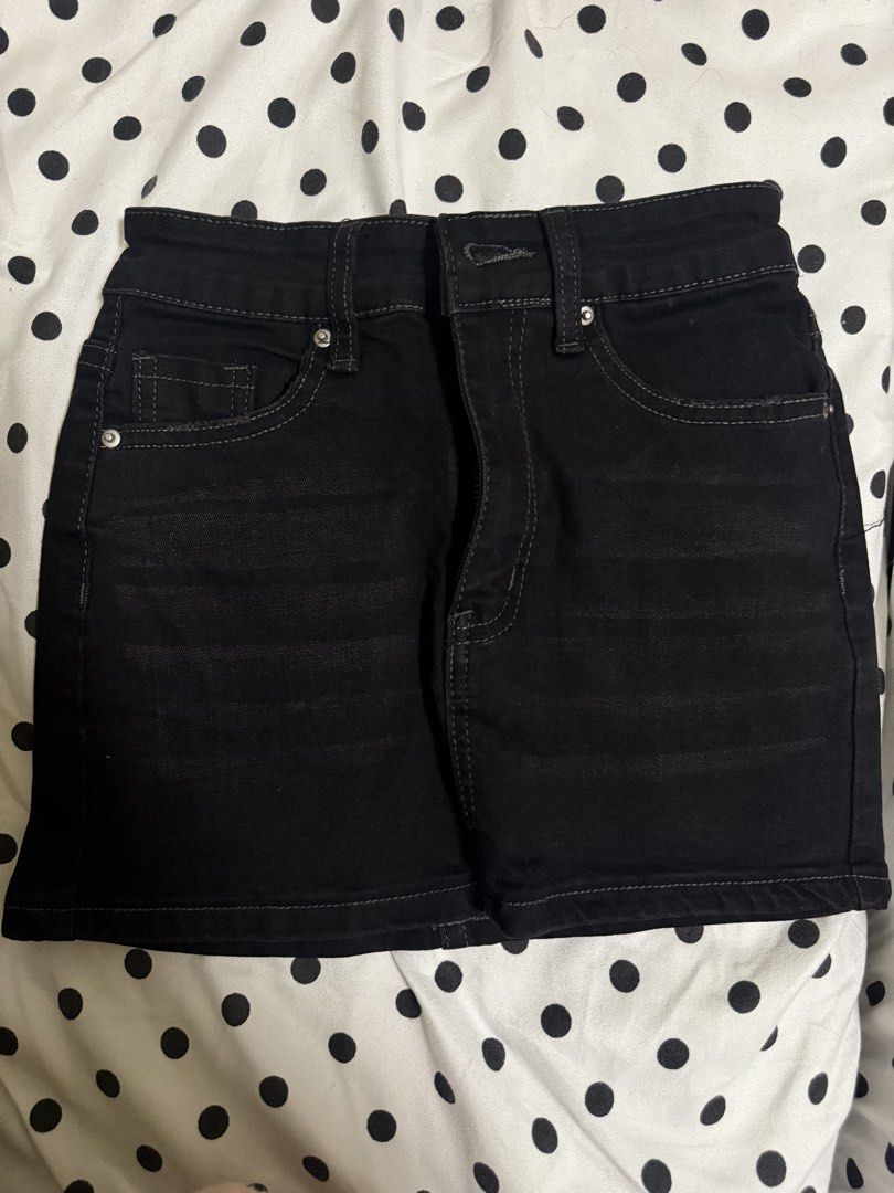 Shein petite black mini skirt 24 (Category: Skirts) located in Quezon City. Submitted by buhbyestuff (Listing ID 1461383928, Image 1). Description: .