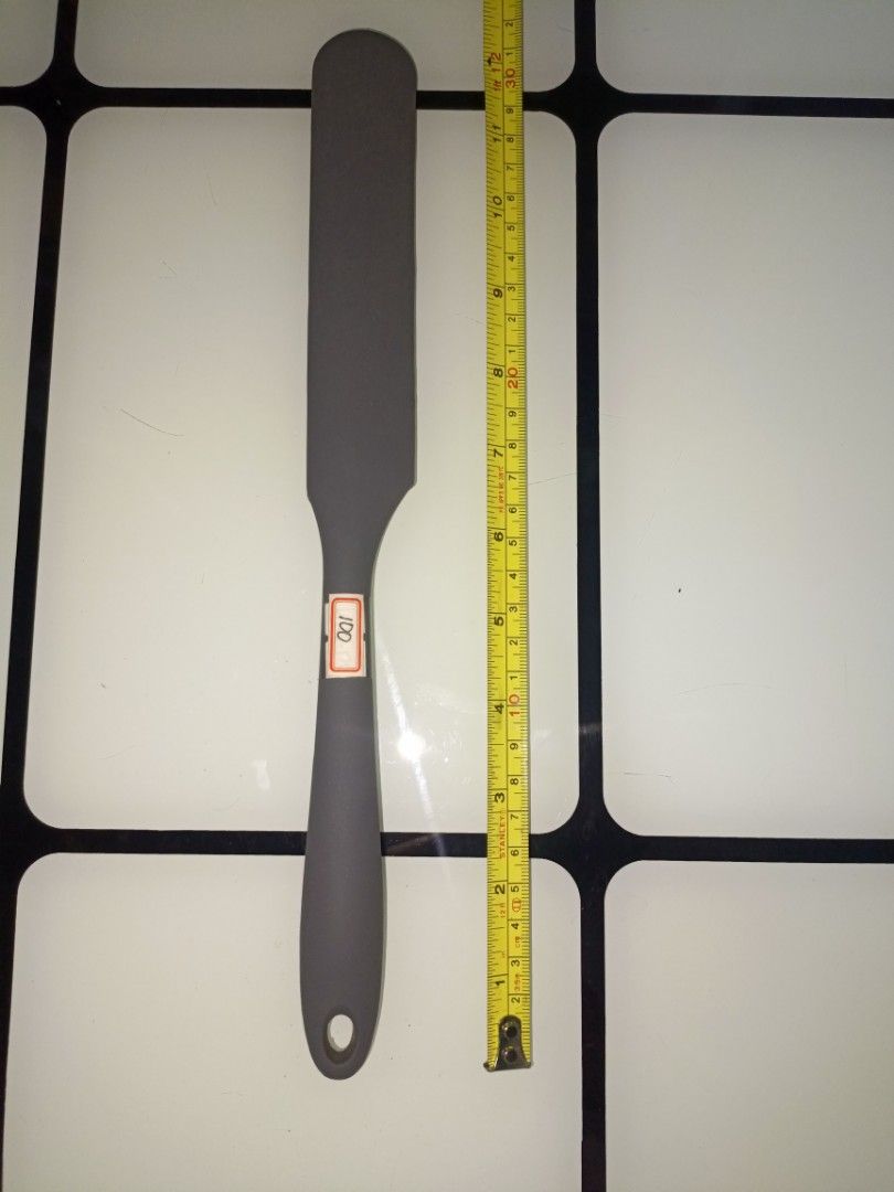Silicon Icing Spatula (Category: Bakeware) located in San Pedro. Submitted by elevens_online_thrift_shop (Listing ID 1461388404, Image 1). Description: brand new without packaging signs of storage gray.