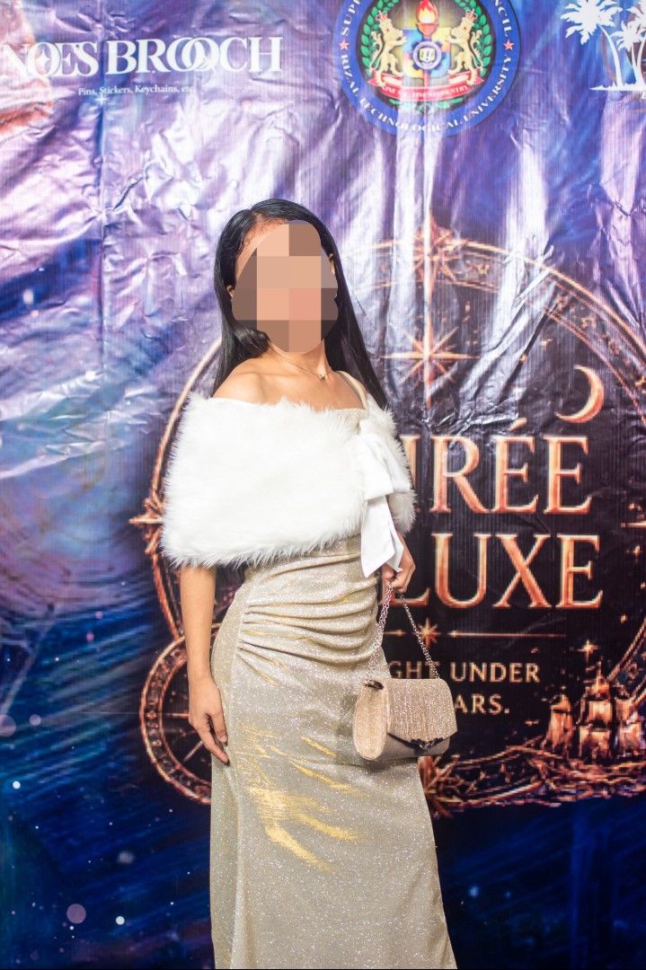 SILVER GOWN WITH WHITE FURR (Category: Dresses) located in Manila. Submitted by tine121317 (Listing ID 1461518206, Image 1). Description: Once lang nasuot nung gradball, de kabit yung furr nyan seperate ko sila nabili ng gown. Super pretty nyan!! Gown with white furr na for that price. size xs-s.