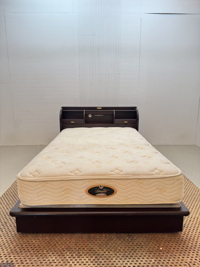 Simmons semidouble bedset (Category: Bed Frames & Mattresses) located in Quezon City. Submitted by matetdevis13 (Listing ID 1461515857, Image 1). Description: SIMMONS Elegant Double Size Bed Set with Pocket Coil Mattress by Simmons Price: 14,500 Frame: 53 x 89 x 31.5/8.5 Mattress: 48 x 77 x 9 In good condition Code JMD70-MJ795.