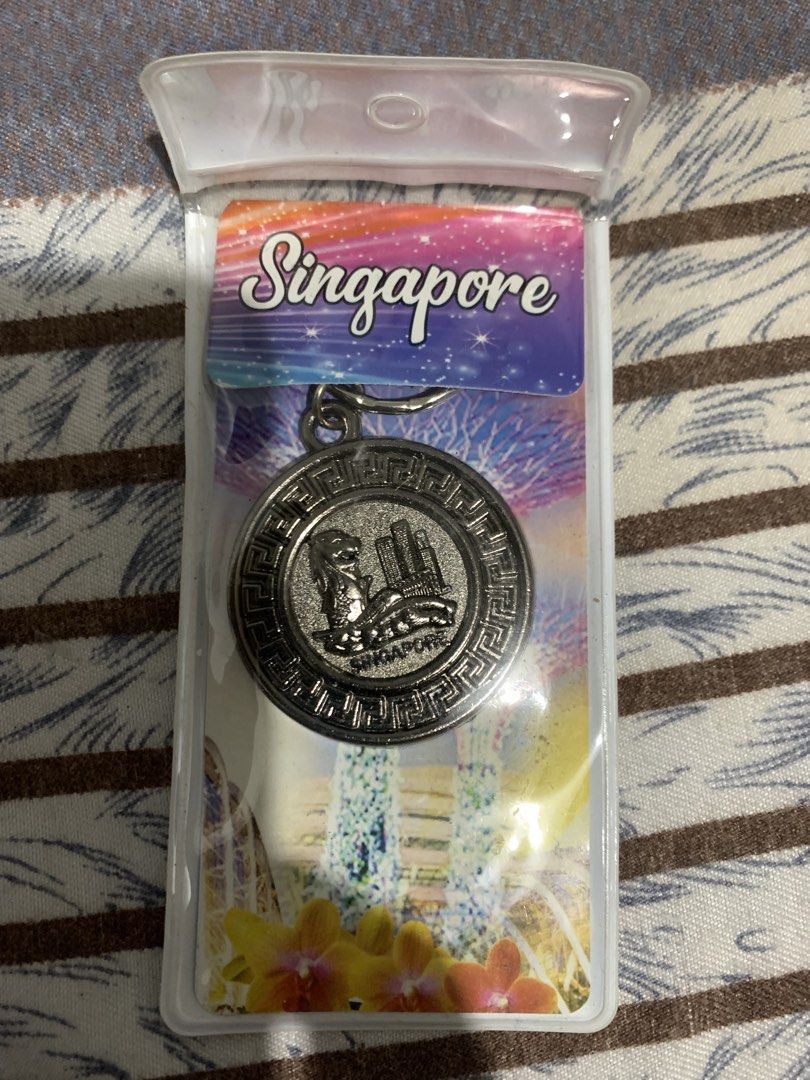 Singapore keychain (Category: Travel Essentials & Accessories) located in Pasig City. Submitted by miswatamita (Listing ID 1461418966, Image 1). Description: Merlin Singapore keychain souvenir.