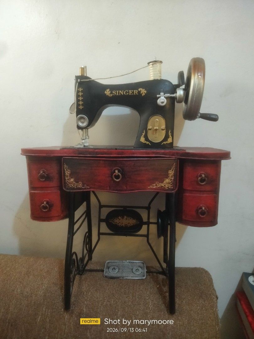 Singer table top display (Category: Vintage Collectibles) located in Manila. Submitted by moranolito25893 (Listing ID 1461324695, Image 1). Description: made of metal.