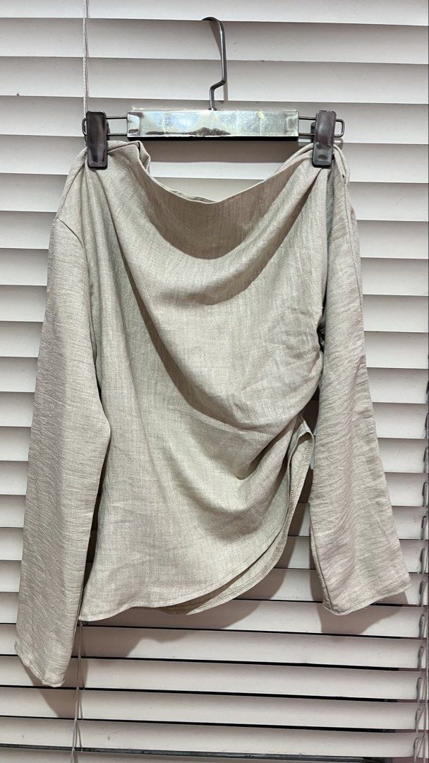 SIREN GAZE One Shoulder Ruched Top (Category: Sleeveless) located in Manila. Submitted by angelasebreo (Listing ID 1461436971, Image 2). Description: • perf for school fits or casual days ☻ • used once only • price is still negotiable for sure buyers STRICTLY NO RETURN/REFUND .