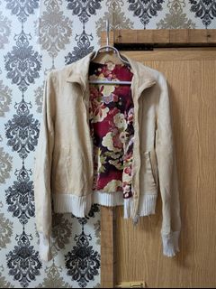 (Category: ) located in . Submitted by uniqlo.under.rm80 (Listing ID 1461479128, Image 1). Description: .