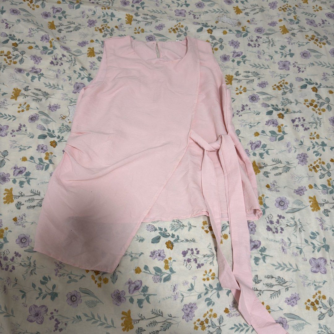 Sleeveless Top (Category: Others Tops) located in Manila. Submitted by declutters.wrdrb (Listing ID 1461475824, Image 1). Description: .