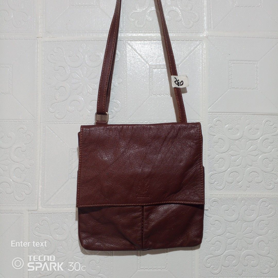 Sling Bag (Category: Cross-body Bags) located in Manila. Submitted by darweza_23 (Listing ID 1461448448, Image 1). Description: .