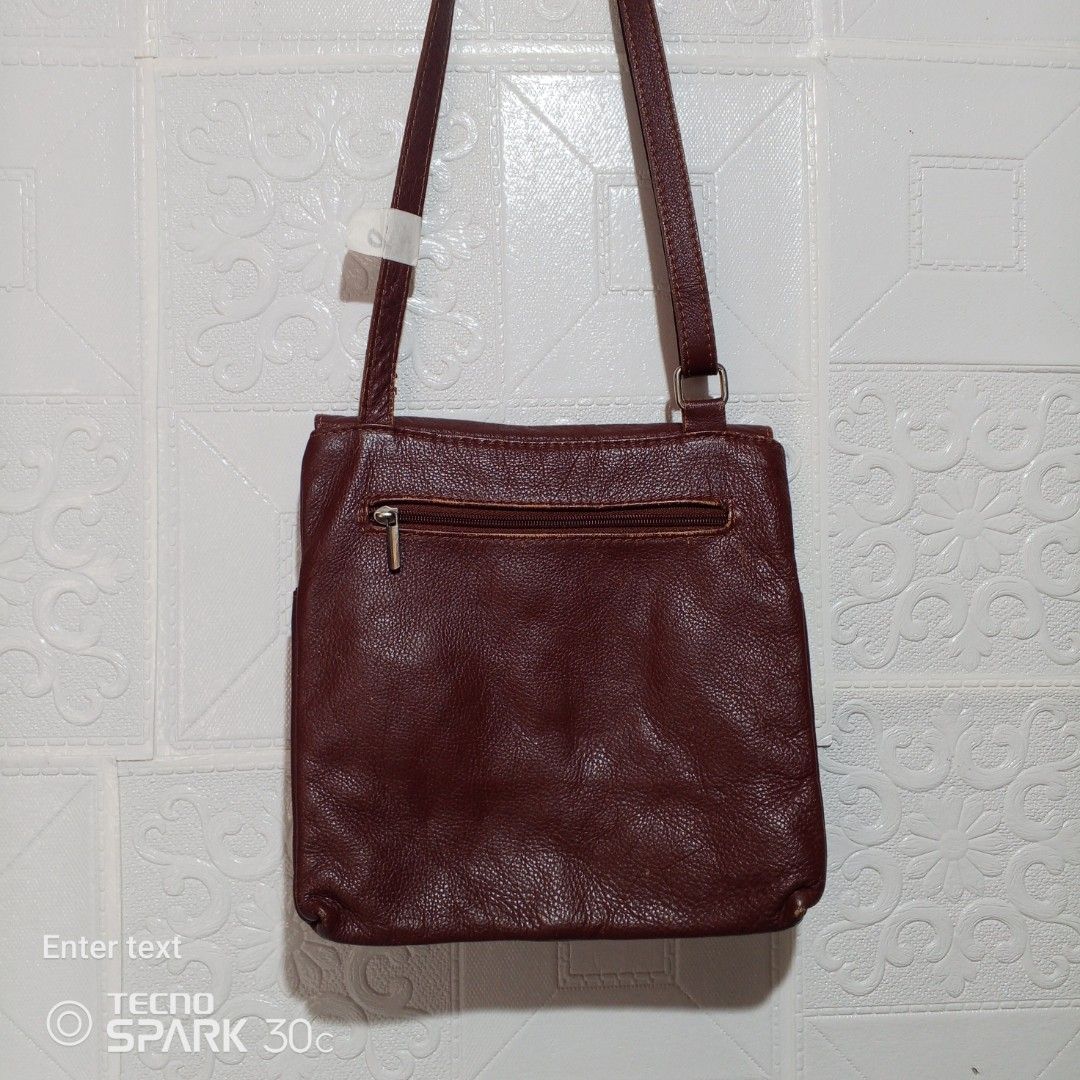 Sling Bag (Category: Cross-body Bags) located in Manila. Submitted by darweza_23 (Listing ID 1461448448, Image 2). Description: .