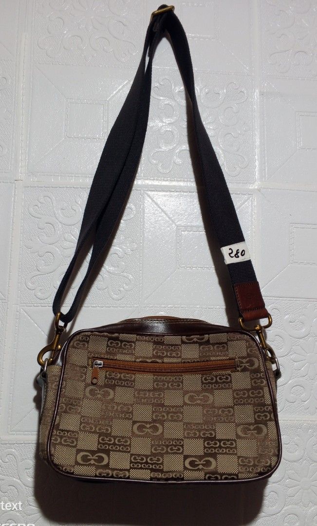 Sling Bag (Category: Cross-body Bags) located in Manila. Submitted by darweza_23 (Listing ID 1461448714, Image 2). Description: .