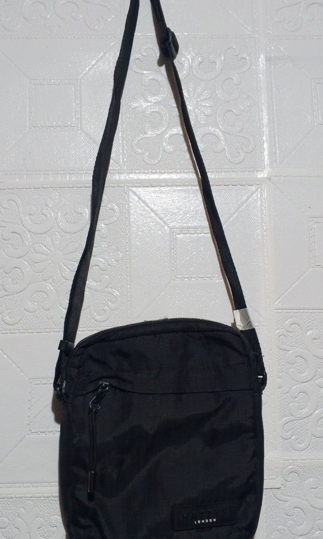 Sling Bag (Category: Sling Bags) located in Manila. Submitted by darweza_23 (Listing ID 1461450383, Image 1). Description: .