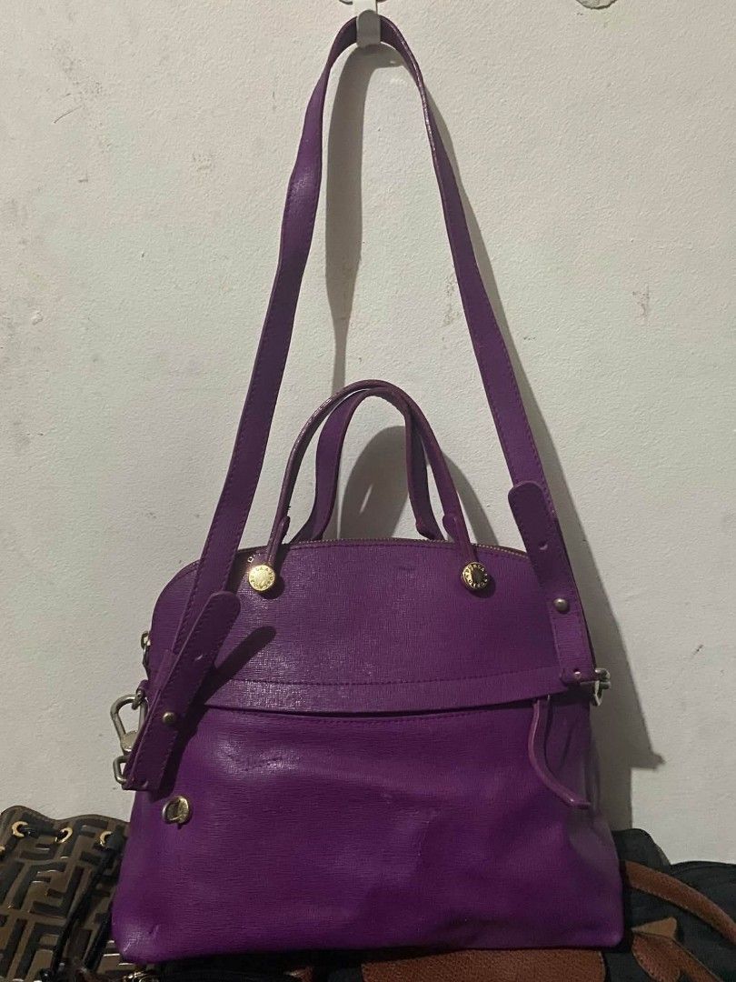 Sling bag (Category: Cross-body Bags) located in Manila. Submitted by glaiza02 (Listing ID 1461559752, Image 3). Description: .