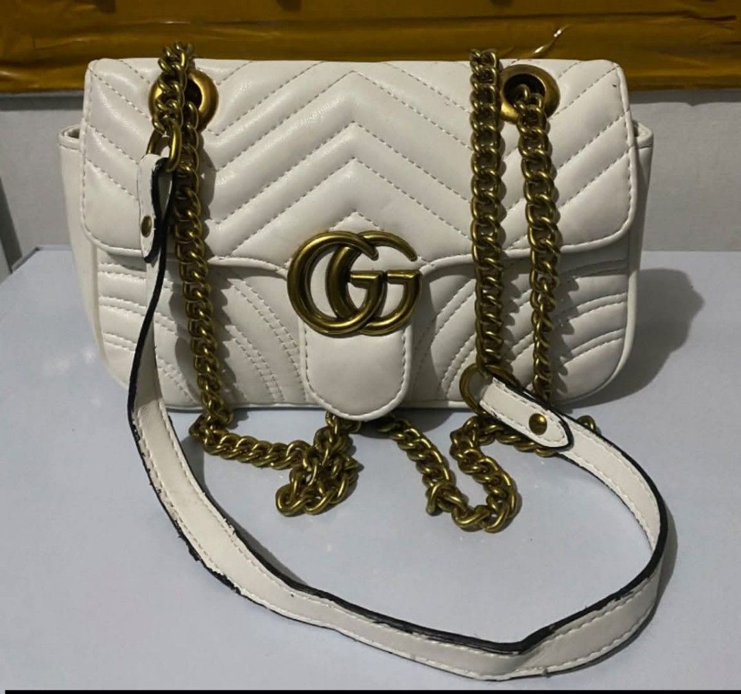 Sling bag shoulder bag (Category: Cross-body Bags) located in Manila. Submitted by glaiza02 (Listing ID 1461559212, Image 1). Description: .