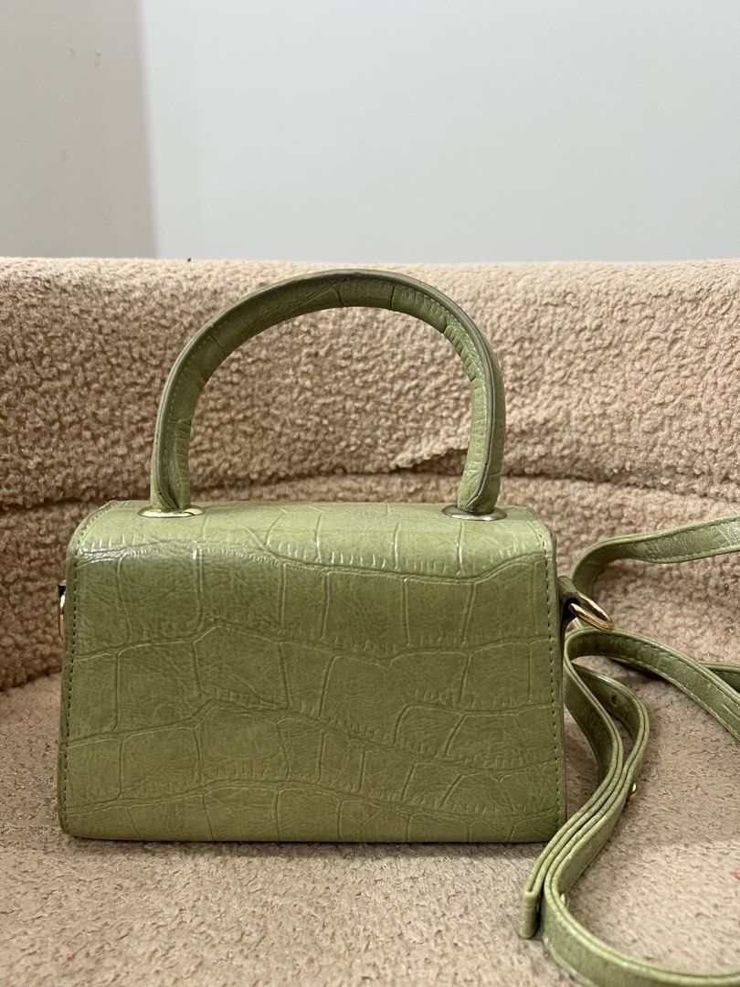 Small Hand Carry/Sling Bag (Category: Cross-body Bags) located in Manila. Submitted by l1lbaddie (Listing ID 1461542040, Image 3). Description: - No dust bag.