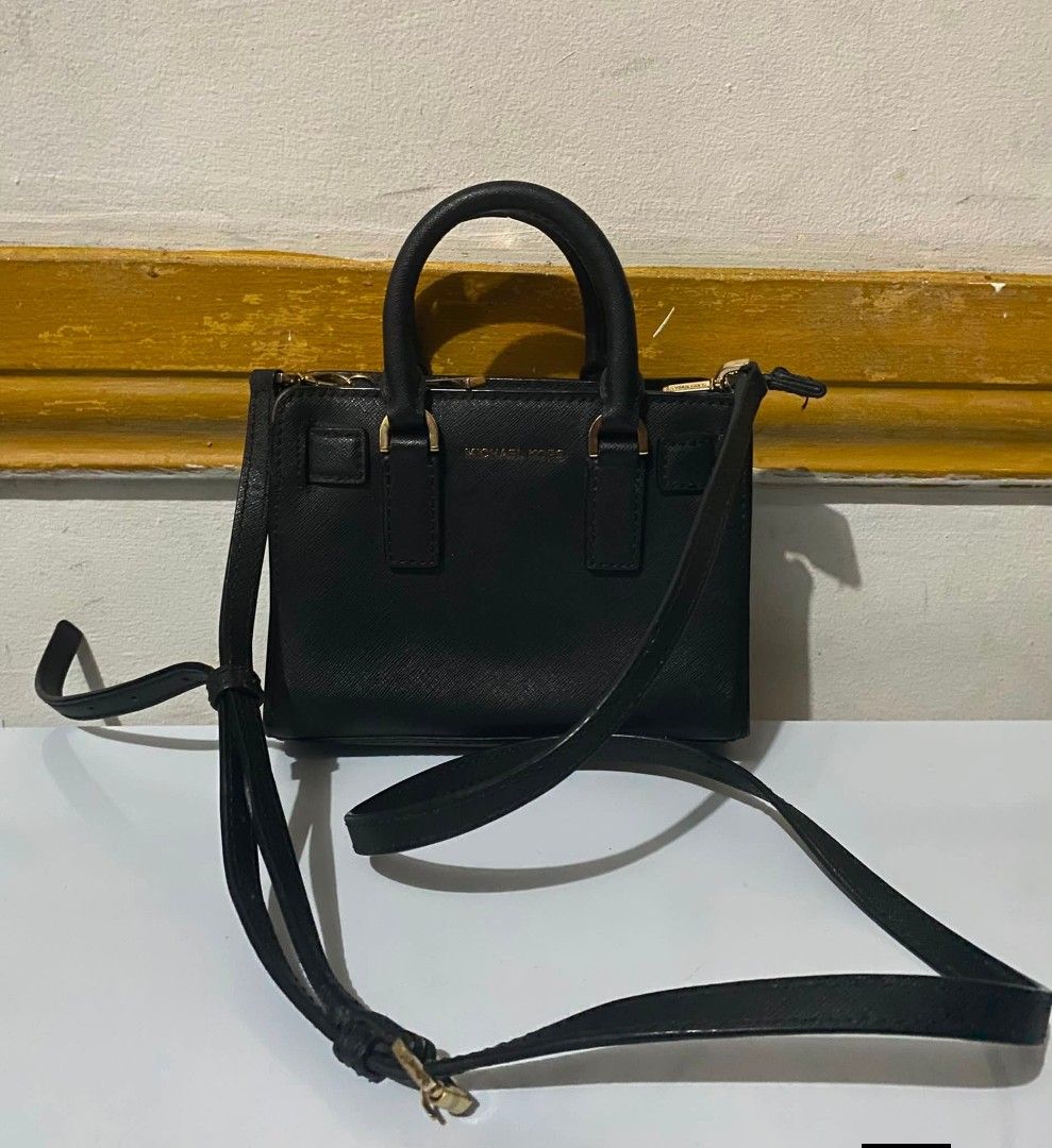 Small sling bag (Category: Cross-body Bags) located in Manila. Submitted by glaiza02 (Listing ID 1461559579, Image 1). Description: .