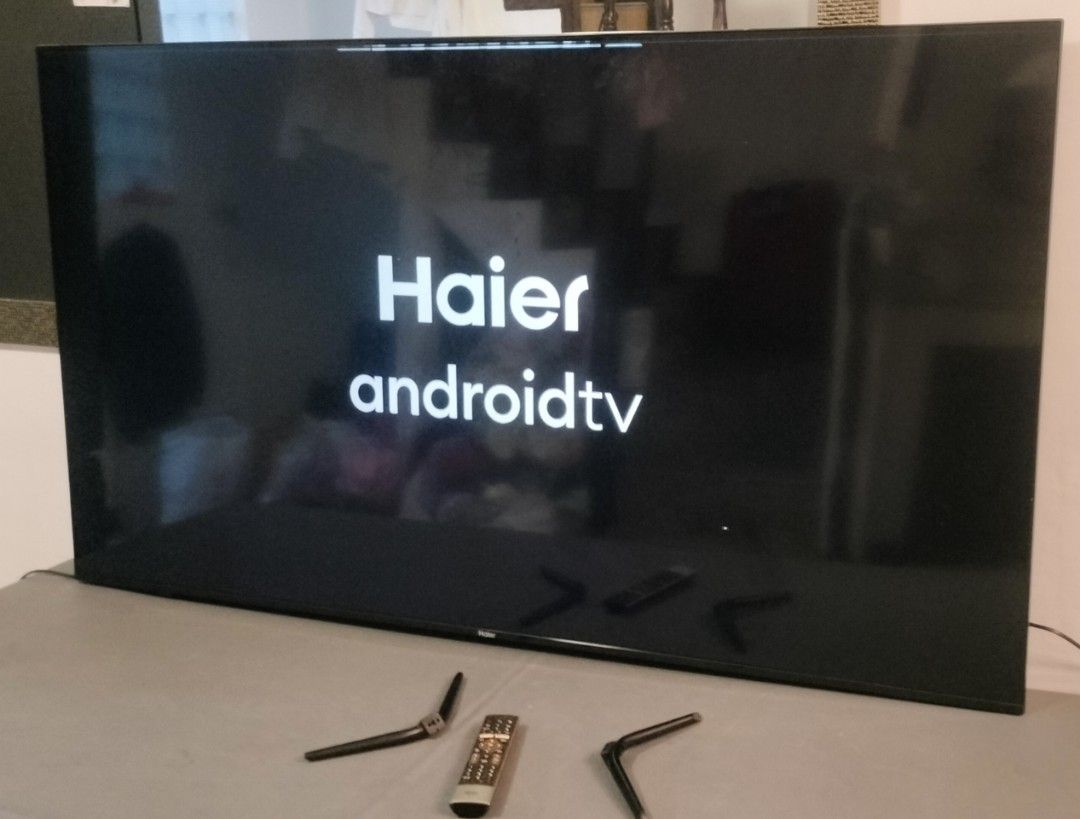Smart android TV 65 inches Haier defective (Category: TV) located in Quezon City. Submitted by samrayyan (Listing ID 1461559371, Image 1). Description: defective tv for sale 65 inches Smart android TV Haier.