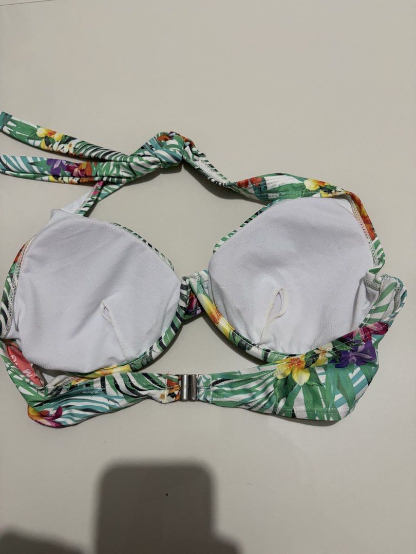 Smiling Tropical Print Bikini Top Size M (Category: Bikinis & Swimsuits) located in Mapandan. Submitted by lovedc.bychi (Listing ID 1461470877, Image 3). Description: Brand: Smiling Size: Medium on tag w/ underwire and pads Length: Flaws:. Condition Rate: 10/10 Mode of Payment: Gcash, GoTyme, Maya Mode of Delivery: Jnt or LBC *Color of the items may slightly differ from the actual due to lighting. *Manage your expectations, items posted on my acc