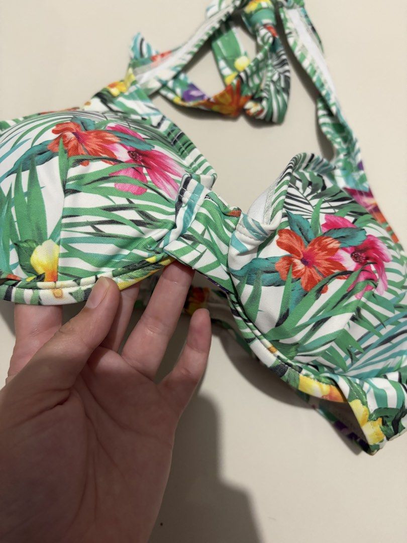 Smiling Tropical Print Bikini Top Size M (Category: Bikinis & Swimsuits) located in Mapandan. Submitted by lovedc.bychi (Listing ID 1461470877, Image 2). Description: Brand: Smiling Size: Medium on tag w/ underwire and pads Length: Flaws:. Condition Rate: 10/10 Mode of Payment: Gcash, GoTyme, Maya Mode of Delivery: Jnt or LBC *Color of the items may slightly differ from the actual due to lighting. *Manage your expectations, items posted on my acc
