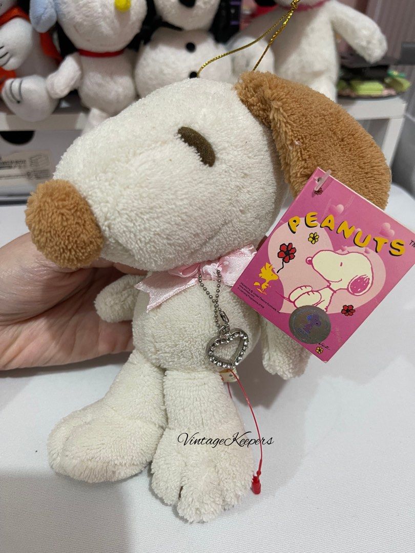 Snoopy / Peanuts Plushie Keychain (Category: Plushies & Soft Toys) located in San Fernando. Submitted by thevintagekeepers (Listing ID 1461548933, Image 1). Description: 🌸Original Peanuts collectibles 🌸from Japan 🌸ship via J&T .