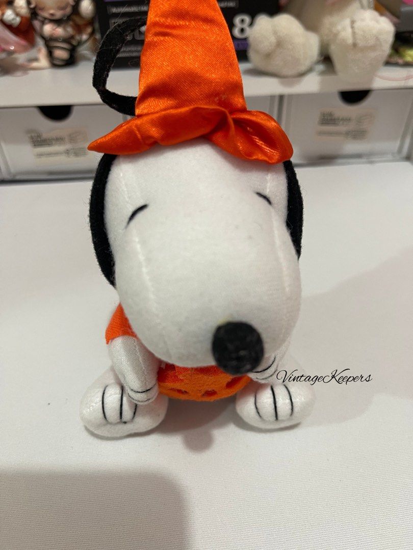 Snoopy Peanuts x Halloween (Category: Character Goods) located in San Fernando. Submitted by thevintagekeepers (Listing ID 1461546881, Image 3). Description: 🌸Original Peanuts x Mister Donut Halloween Colla 🌸Ship via J&T only.