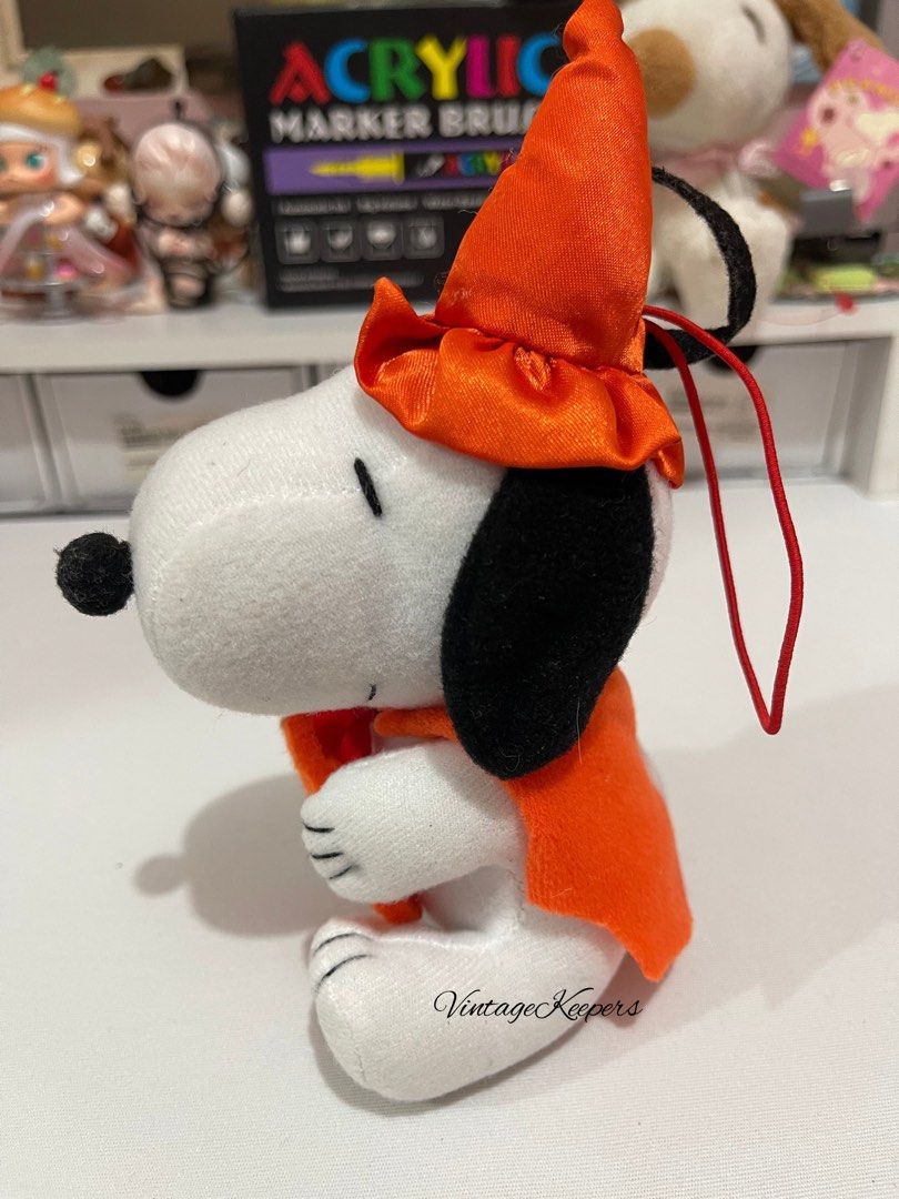 Snoopy Peanuts x Halloween (Category: Character Goods) located in San Fernando. Submitted by thevintagekeepers (Listing ID 1461546881, Image 2). Description: 🌸Original Peanuts x Mister Donut Halloween Colla 🌸Ship via J&T only.