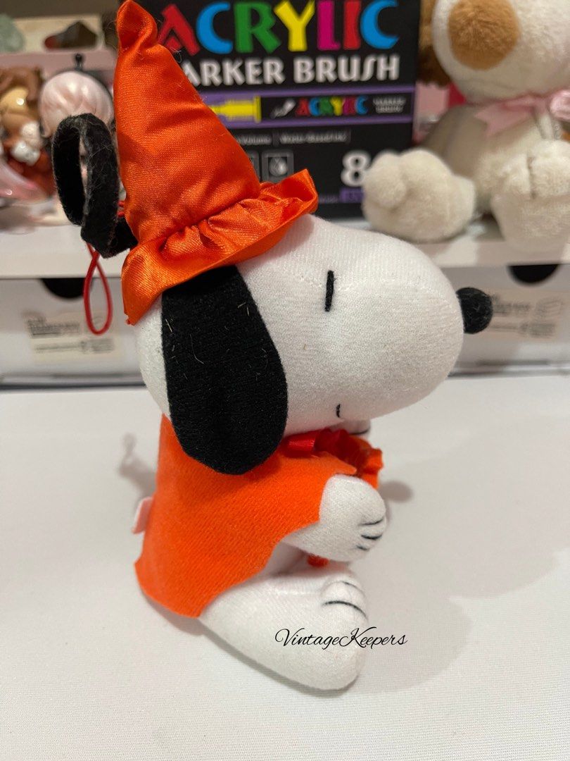 Snoopy Peanuts x Halloween (Category: Character Goods) located in San Fernando. Submitted by thevintagekeepers (Listing ID 1461546881, Image 1). Description: 🌸Original Peanuts x Mister Donut Halloween Colla 🌸Ship via J&T only.