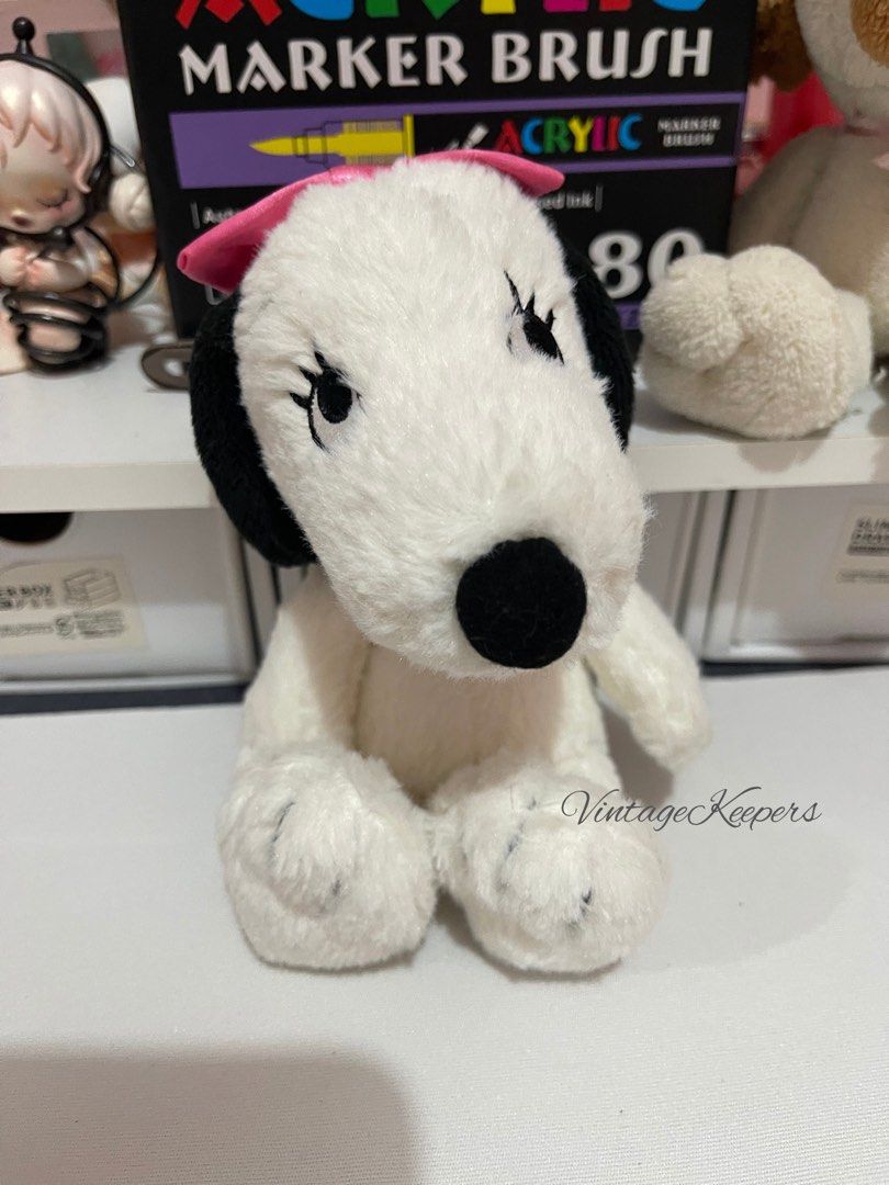 Snoopy/Peanuts plushie keychain (Category: Plushies & Soft Toys) located in San Fernando. Submitted by thevintagekeepers (Listing ID 1461545972, Image 1). Description: 🌸Original Peanuts merch 🌸ship via J&T only.