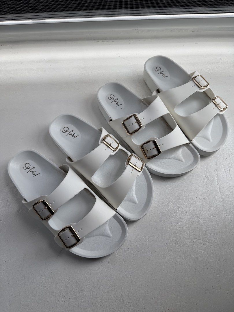 Sofab! White Double Strap Slides (Category: Flats & Sandals) located in Pasig City. Submitted by yoroshikuonegaishimasu (Listing ID 1461441836, Image 2). Description: Adjustable double strap Size: 40 Issue: Black marks/stains Bawal sa maselan Free if you buy an item worth 1000 pesos and up Payment via GCash or Paymaya No Meet-up/COD/COP No return, exchange or refund Delivery: Grab or Lalamove J&T (during weekend only) Location: Pasig.