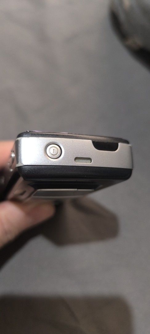 Sony Ericsson k750i with issue (Category: Early Generation Mobile Phones) located in Quezon City. Submitted by thehouseofclassics (Listing ID 1461355966, Image 3). Description: - Sony Ericsson phone - screen has discoloration - for call and text and sound only - camera has issue in starting 1200 for this iconic unit.