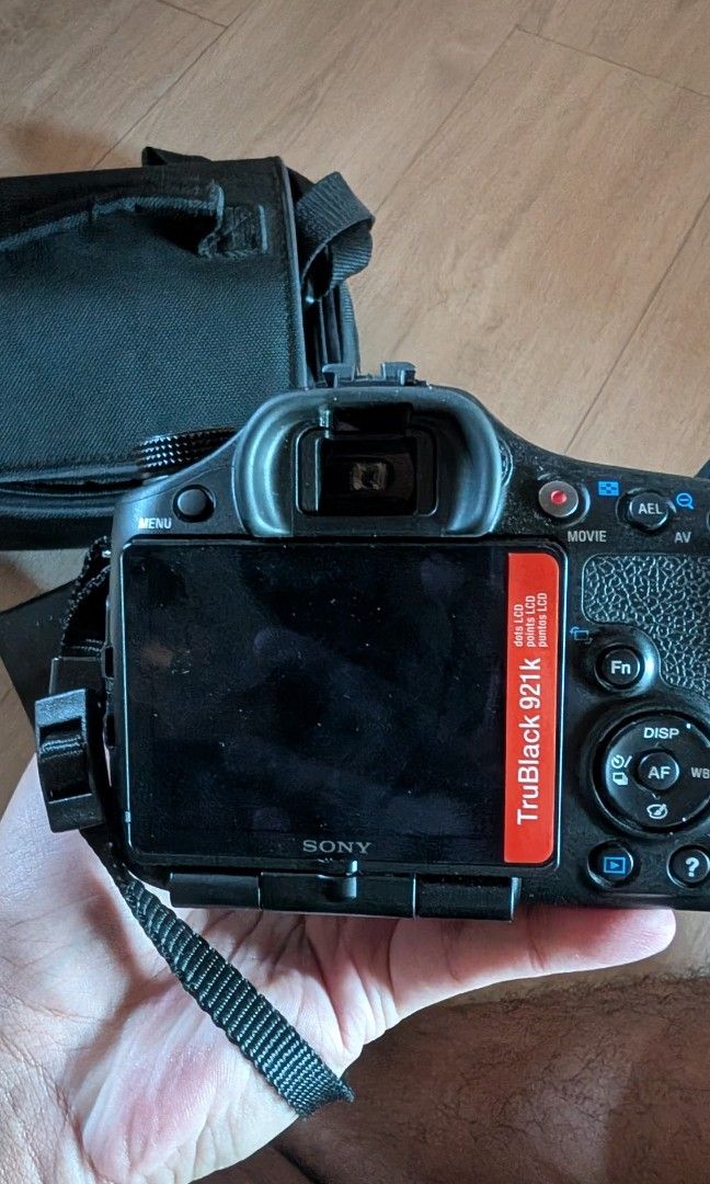 SONY SLT -A57 (Category: Other Gadgets) located in Cainta. Submitted by johnnydhipp (Listing ID 1461528132, Image 2). Description: Key Specifications Sensor: 16.1 MP effective APS-C Exmor APS HD CMOS sensor. Lens Mount: Sony A-mount (compatible with Minolta and Konica Minolta AF lenses). Autofocus: 15-point phase-detection AF system with 3 cross-type sensors. Continuous Shooting: Up to 10 fps at full resolution, or 12 fps in tele-zoom continuous 