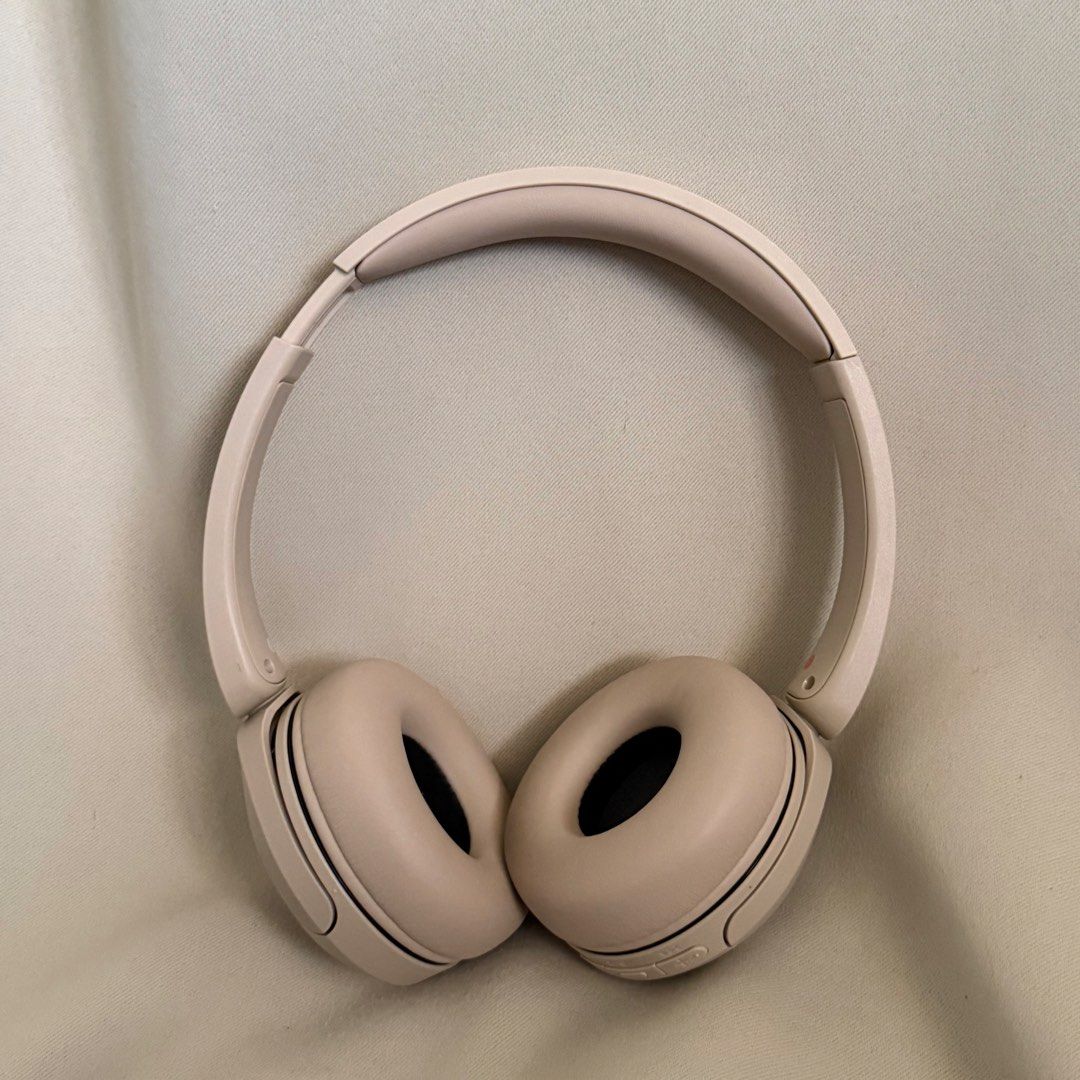 Sony WH-CH520 Wireless Headphones Beige (Category: Headphones & Headsets) located in Angeles City. Submitted by ulthee (Listing ID 1461398428, Image 1). Description: - Brand: Sony - Model: WH-CH520 - Type: Wireless Headphones - Color: Beige - Features: Lightweight design, long battery life, easy controls, Bluetooth connectivity - Ideal for: Daily listening, commuting, work, relaxation.
