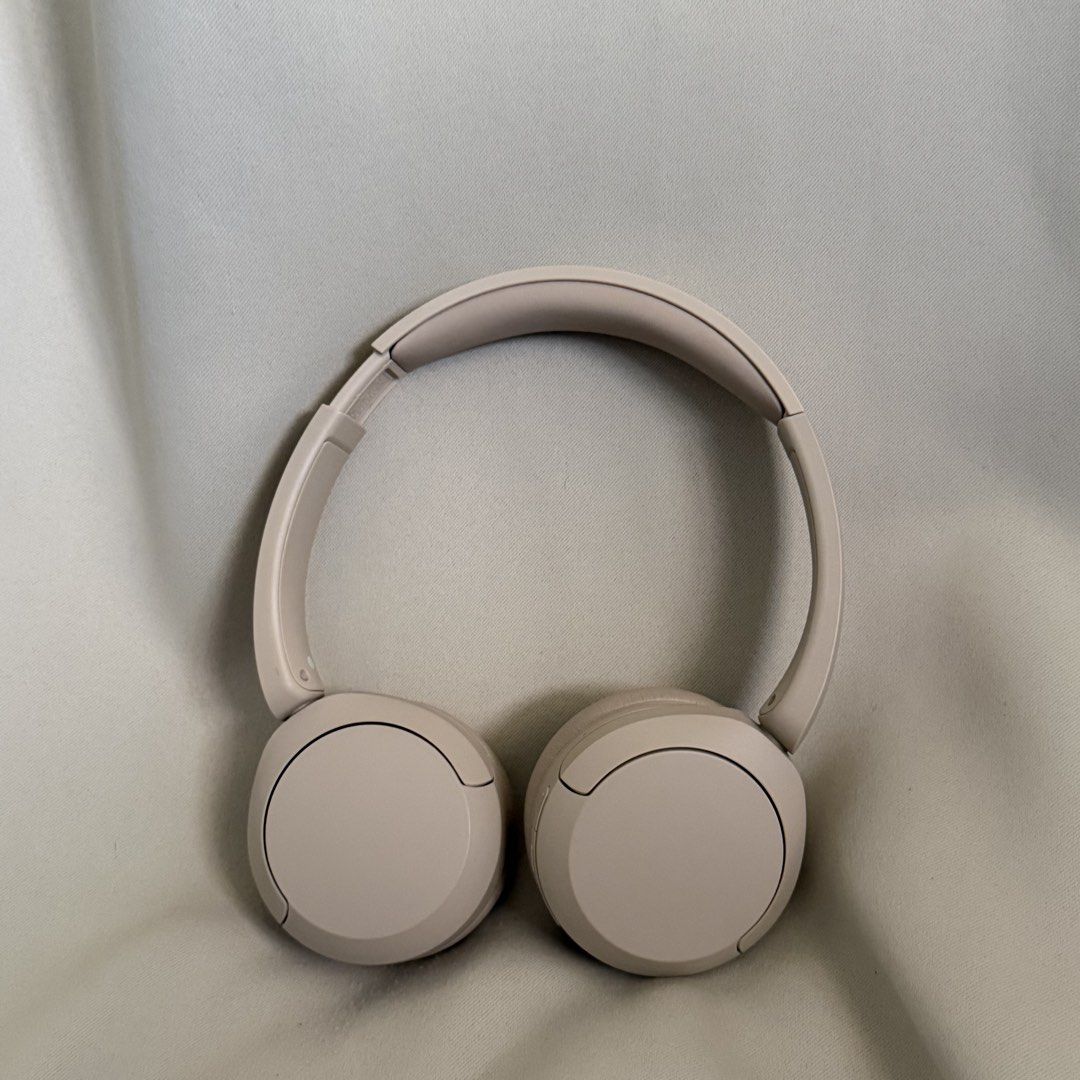 Sony WH-CH520 Wireless Headphones Beige (Category: Headphones & Headsets) located in Angeles City. Submitted by ulthee (Listing ID 1461398428, Image 2). Description: - Brand: Sony - Model: WH-CH520 - Type: Wireless Headphones - Color: Beige - Features: Lightweight design, long battery life, easy controls, Bluetooth connectivity - Ideal for: Daily listening, commuting, work, relaxation.