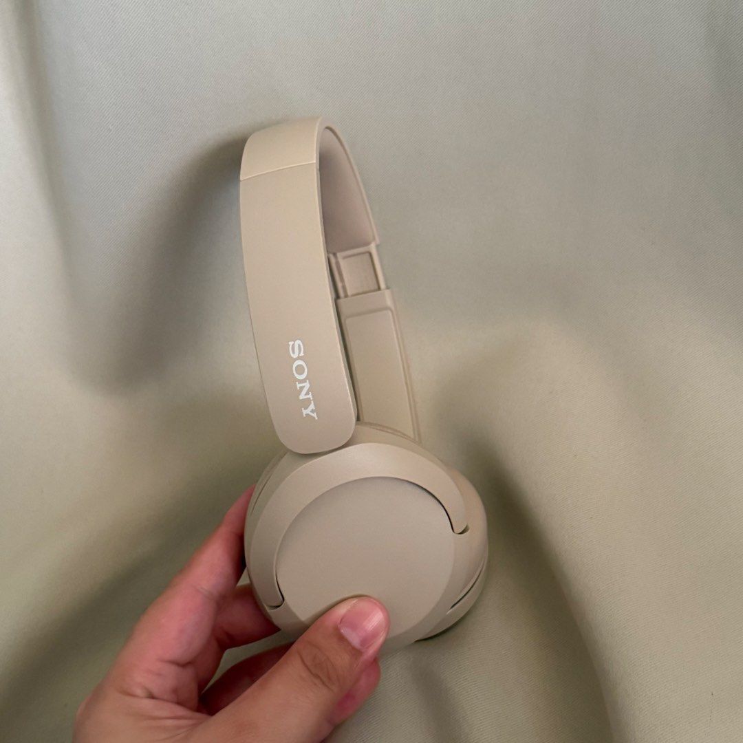 Sony WH-CH520 Wireless Headphones Beige (Category: Headphones & Headsets) located in Angeles City. Submitted by ulthee (Listing ID 1461398428, Image 3). Description: - Brand: Sony - Model: WH-CH520 - Type: Wireless Headphones - Color: Beige - Features: Lightweight design, long battery life, easy controls, Bluetooth connectivity - Ideal for: Daily listening, commuting, work, relaxation.