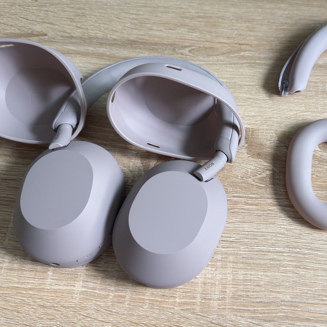 Sony XM5 (Category: Headphones & Headsets) located in Manila. Submitted by jonnmetier67898 (Listing ID 1461385988, Image 2). Description: Hello! I’m selling my Sony XM5 Headphones (Smoky Pink) 🎧 • Original box included • Used with silicone protectors since I opened it • Complete cables Selling it for 11,500! 📍 Meetups: Glorietta, Greenbelt, or Gateway Mall RFS: Rarely used since I prefer using my AirPods..