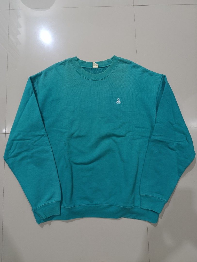 SOPHNET. Screen Stars Sweatshirt Teal Size L (Category: Coats, Jackets and Outerwear) located in Davao. Submitted by idioticthrifter (Listing ID 1461545481, Image 1). Description: - Teal sweatshirt from SOPHNET. and Screen Stars - Features a small embroidered logo on the chest - Made in China - Ribbed cuffs and hem for a comfortable fit - Perfect for casual everyday wear - Refer to label for specific care instructions - issue neck fading -24 x 28