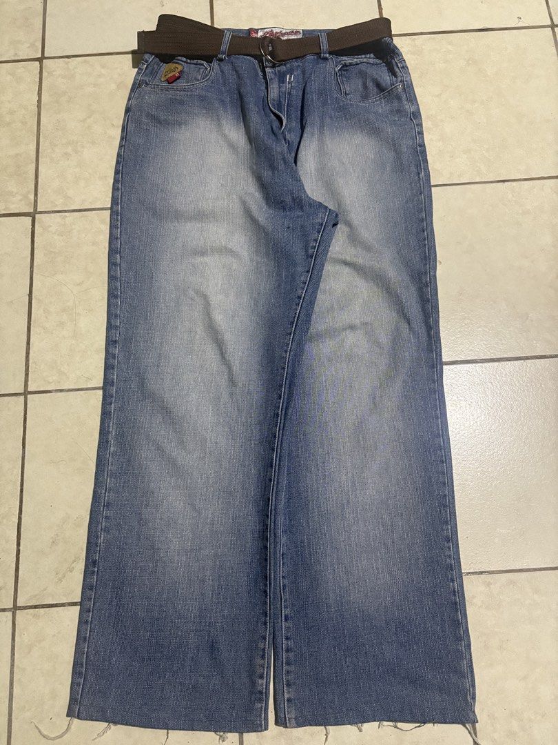 Southpole Alt Akademiks Jeans Size 38 (Category: Jeans) located in Angeles City. Submitted by vinqvrr (Listing ID 1461552204, Image 1). Description: Dimes: Size: 38 Length: 43 Thigh: 15 Leg Opening: 10.5 Price: 900+SF .
