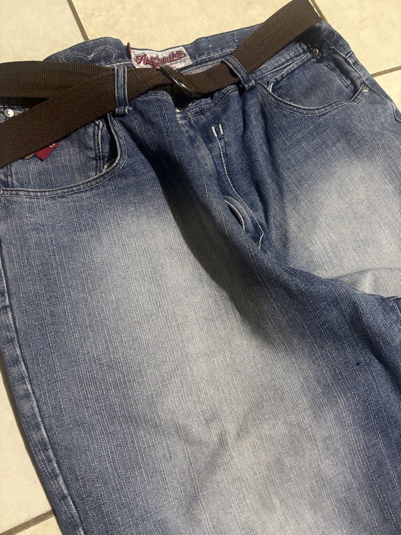Southpole Alt Akademiks Jeans Size 38 (Category: Jeans) located in Angeles City. Submitted by vinqvrr (Listing ID 1461552204, Image 3). Description: Dimes: Size: 38 Length: 43 Thigh: 15 Leg Opening: 10.5 Price: 900+SF .