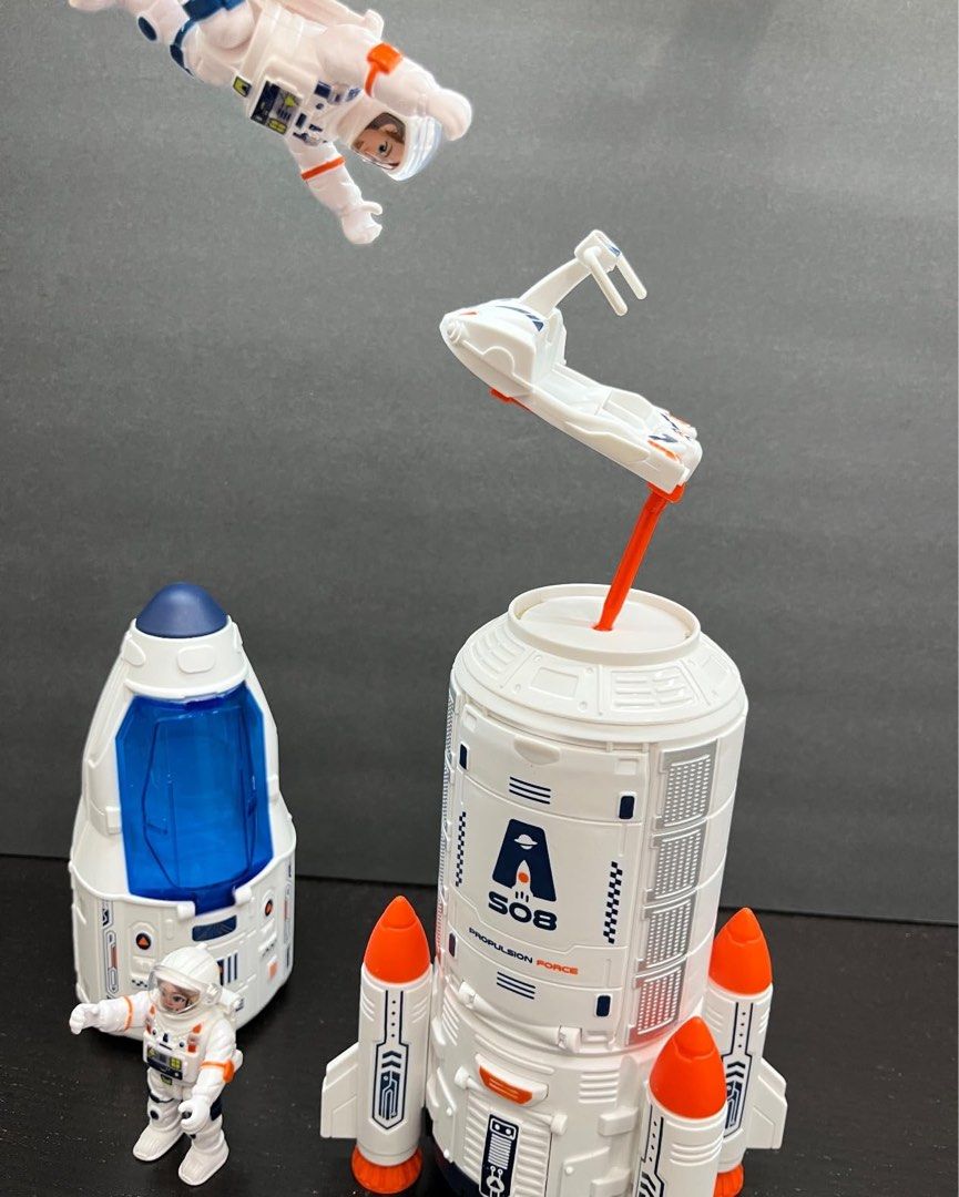 Space Ship set (Category: Kids Toys) located in Rizal. Submitted by lovebugsspreloved (Listing ID 1461419714, Image 1). Description: .