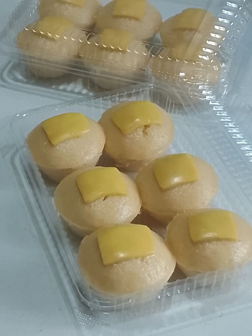 Special Puto cake ( 12pcs) (Category: Homemade Bakes) located in Quezon City. Submitted by inah_0405 (Listing ID 1461558785, Image 2). Description: special Puto with cheese advance order 1 day before delivery via lala move best for parties and events.