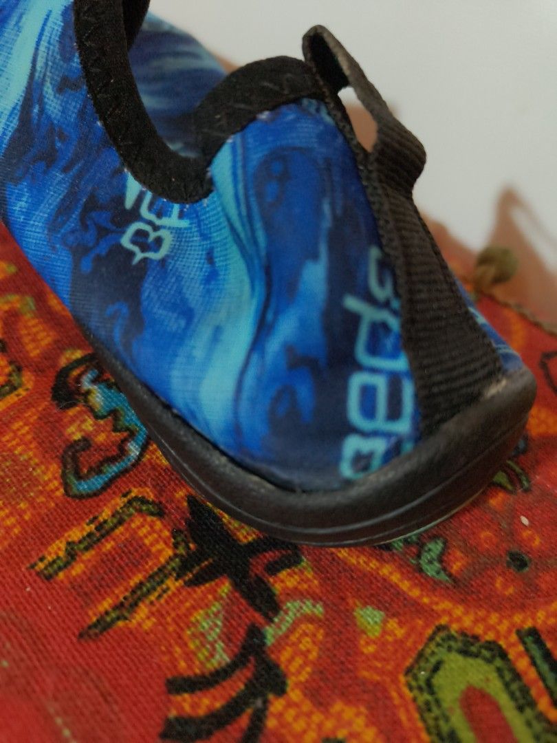 Speedo Blue Wave Water Shoes (Category: Sneakers) located in Quezon City. Submitted by trace.abella (Listing ID 1461430826, Image 2). Description: - Speedo water shoes with a cool blue wave pattern. - Easy slip-on design. - Secure fit with a velcro strap. - Ideal for beach, pool, and water sports. - Protects feet from rough surfaces. - Suitable for both kids and adults. slight flaw. please check pic.